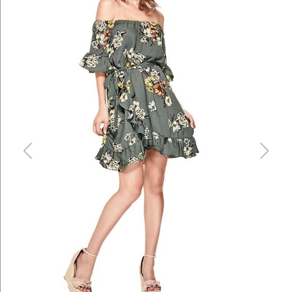 Guess off the shoulder dress - Picture 2 of 4